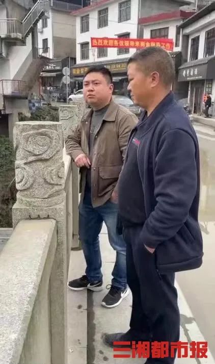 DƬ